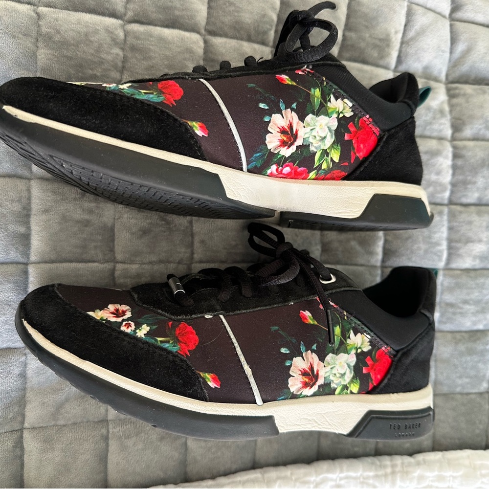 Ted Baker 38.5 Ceyah Metropolis Black Floral Trainers